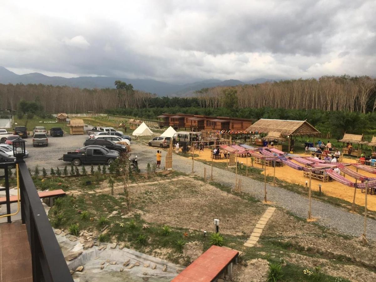 ไร่นาบัวหลวง คาเฟ่ & ฟาร์มสเตย์ Raina Bualuang Cafe & Farm Stay Ban Na No Экстерьер фото