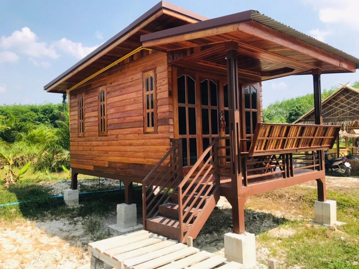 ไร่นาบัวหลวง คาเฟ่ & ฟาร์มสเตย์ Raina Bualuang Cafe & Farm Stay Ban Na No Экстерьер фото