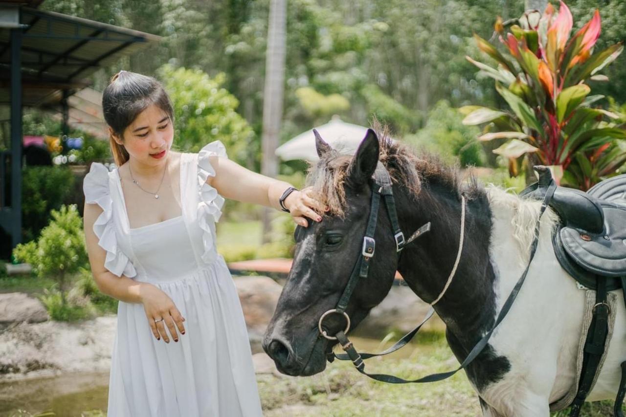 ไร่นาบัวหลวง คาเฟ่ & ฟาร์มสเตย์ Raina Bualuang Cafe & Farm Stay Ban Na No Экстерьер фото