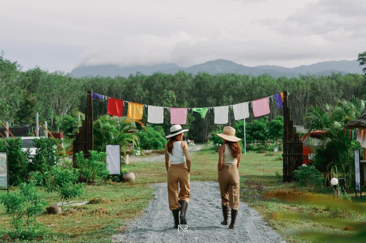 ไร่นาบัวหลวง คาเฟ่ & ฟาร์มสเตย์ Raina Bualuang Cafe & Farm Stay Ban Na No Экстерьер фото